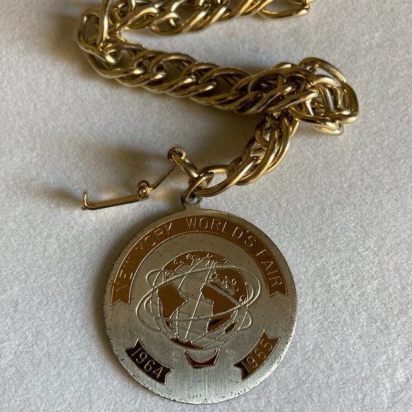 Vintage Retro Charm Bracelet New York World's Fair 1964-65 Souvenir Silver Gold - Picture 11 of 16